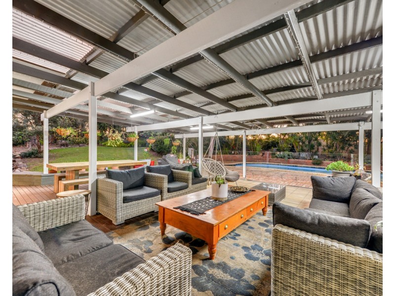 6 Private Court, Edens Landing QLD 4207