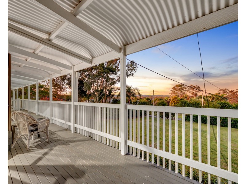 6 Private Court, Edens Landing QLD 4207