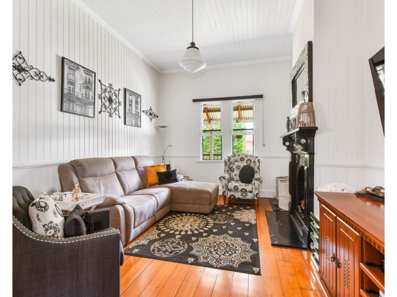 241 Campbell Street, Newtown QLD 4350