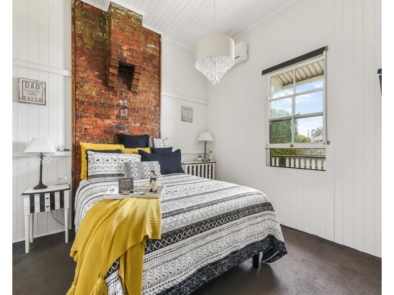 241 Campbell Street, Newtown QLD 4350