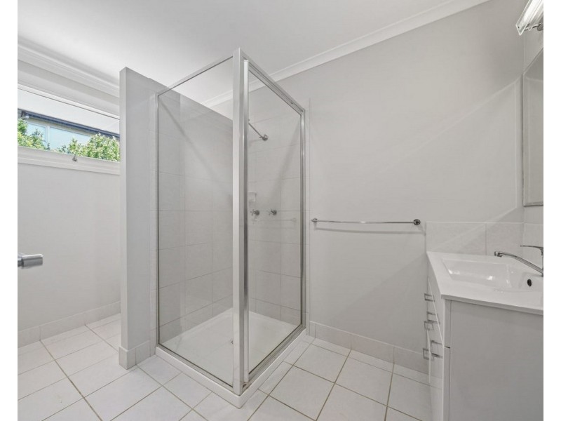 2/66 Mary Street, Mount Lofty QLD 4350