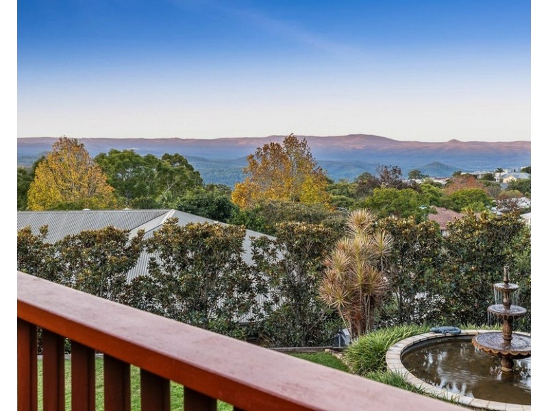 42 Windemere Terrace, Mount Lofty QLD 4350