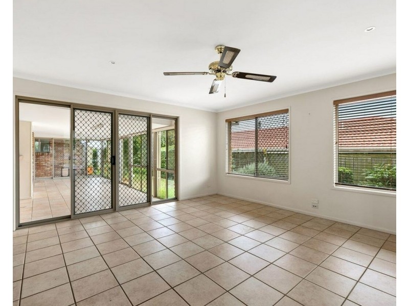 21 Lorraine Crescent, Centenary Heights QLD 4350