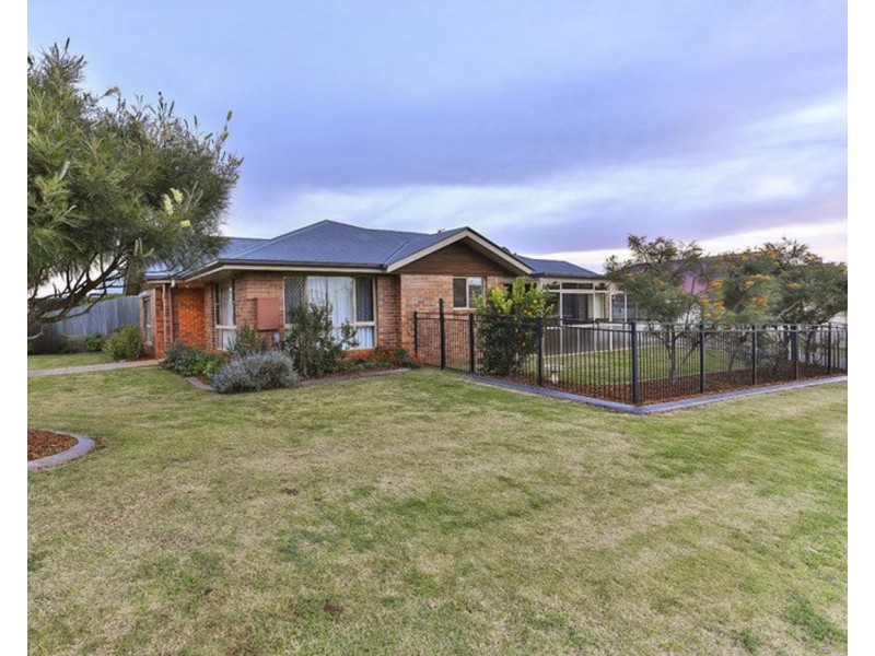 29 Hinchliffe Drive, Kearneys Spring QLD 4350