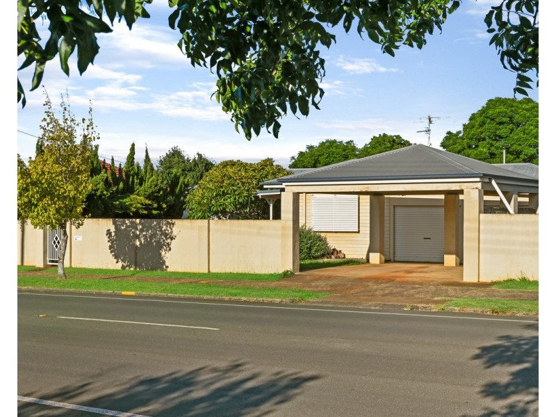 98 Drayton Road, Harristown QLD 4350