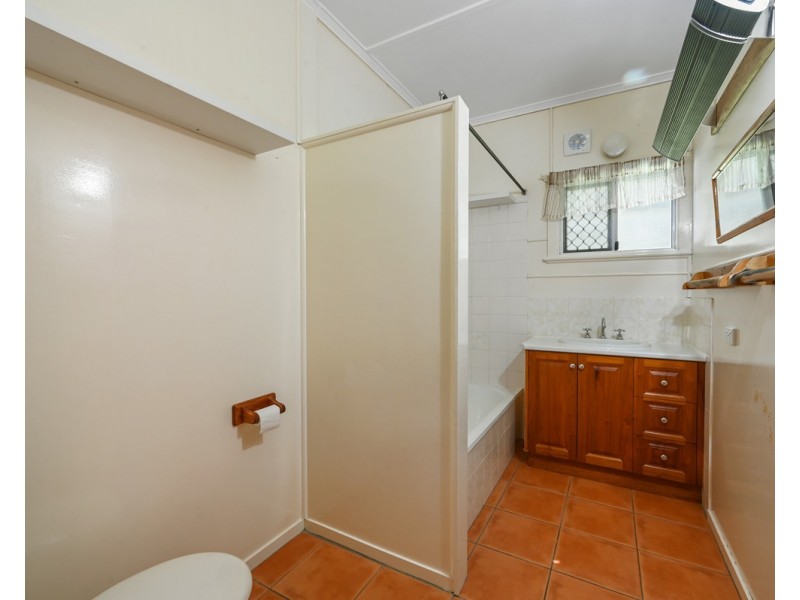 98 Drayton Road, Harristown QLD 4350