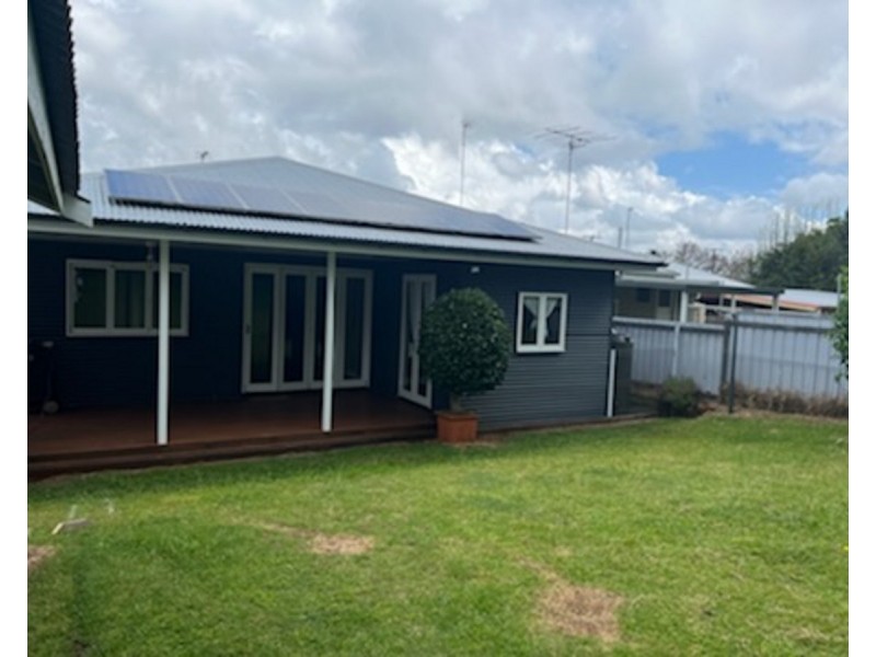 27 Rhyde Street, Mount Lofty QLD 4350