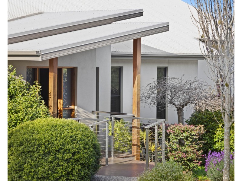 2c Mackenzie Street, Mount Lofty QLD 4350