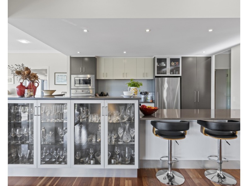 2c Mackenzie Street, Mount Lofty QLD 4350