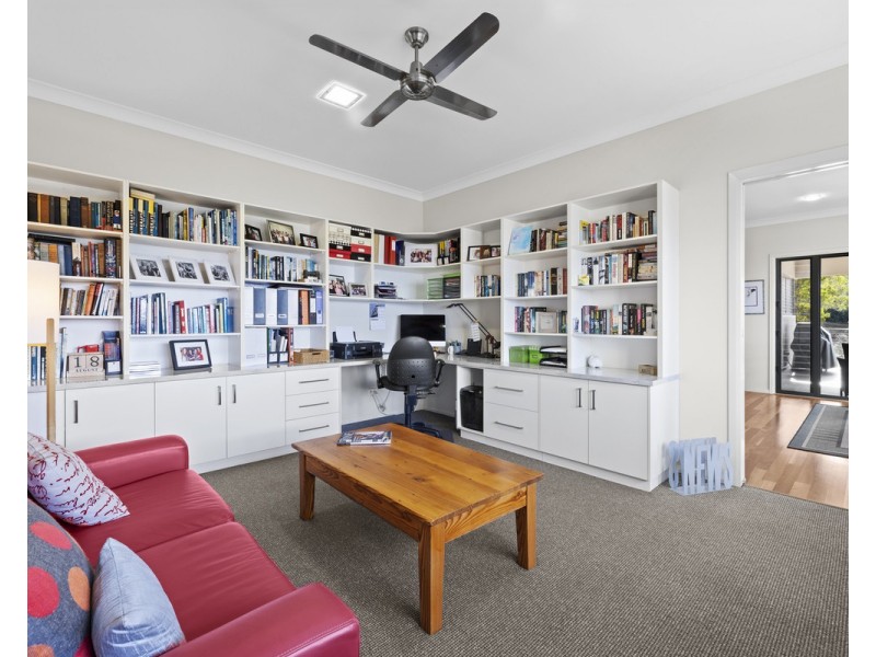 2c Mackenzie Street, Mount Lofty QLD 4350