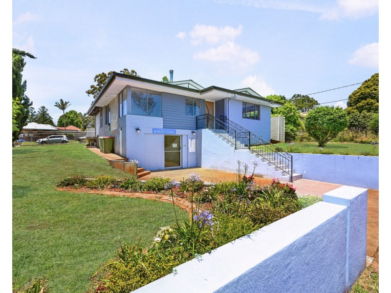 300 Hume Street, Centenary Heights QLD 4350