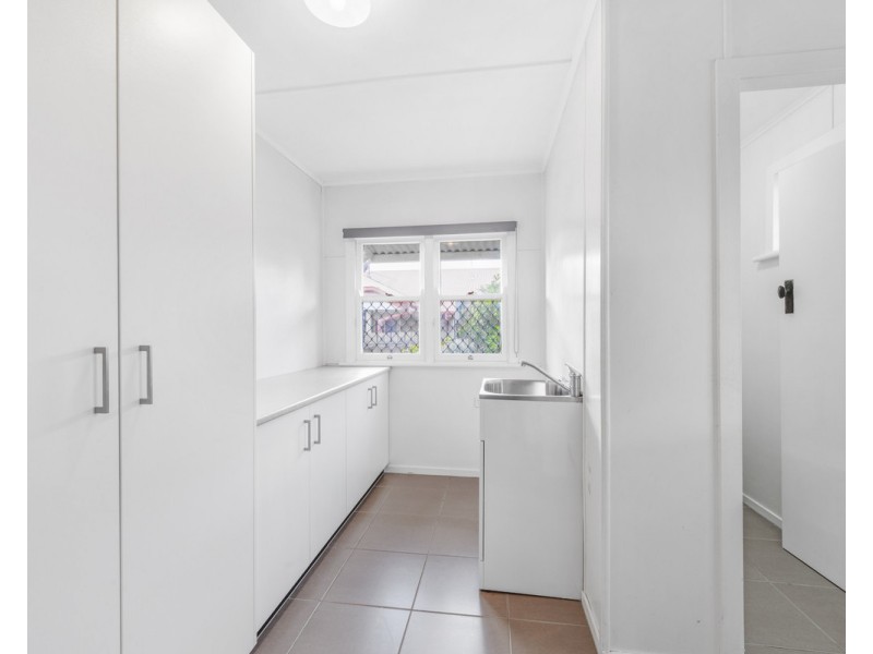 244 Campbell Street, Newtown QLD 4350