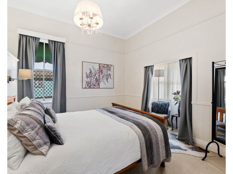 102 Bridge Street, East Toowoomba QLD 4350