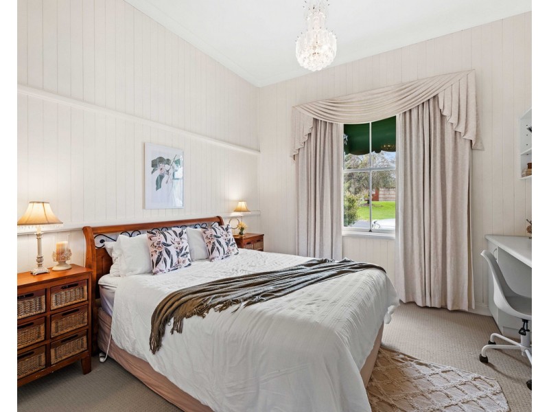 102 Bridge Street, East Toowoomba QLD 4350