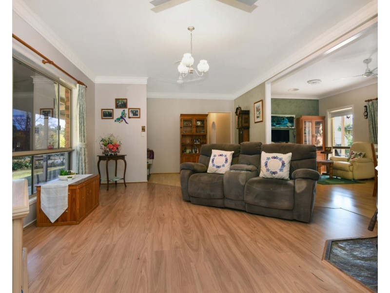 8 Belah Court, Withcott QLD 4352