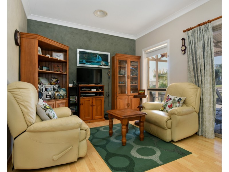8 Belah Court, Withcott QLD 4352