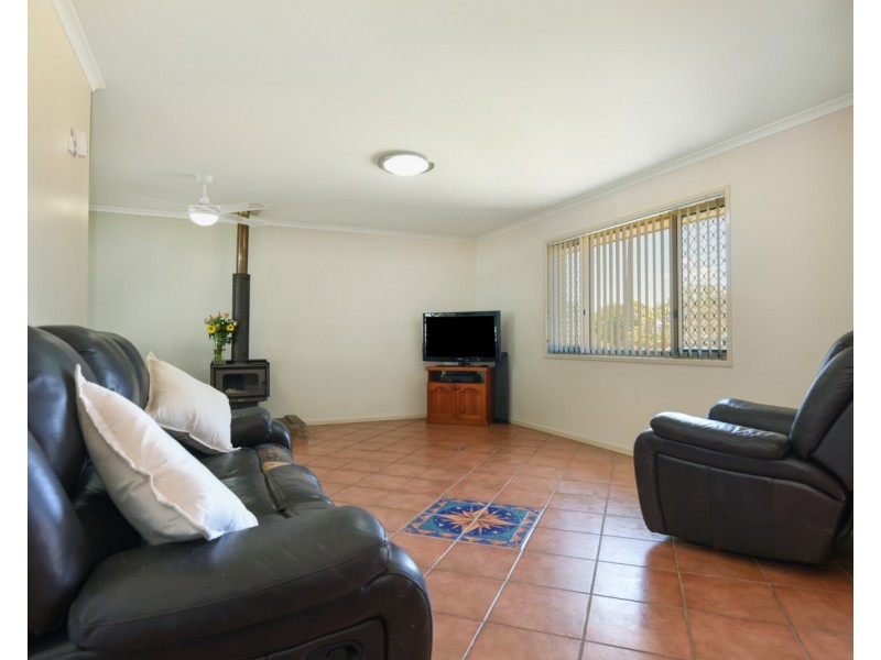 8 Rutherford Road, Withcott QLD 4352