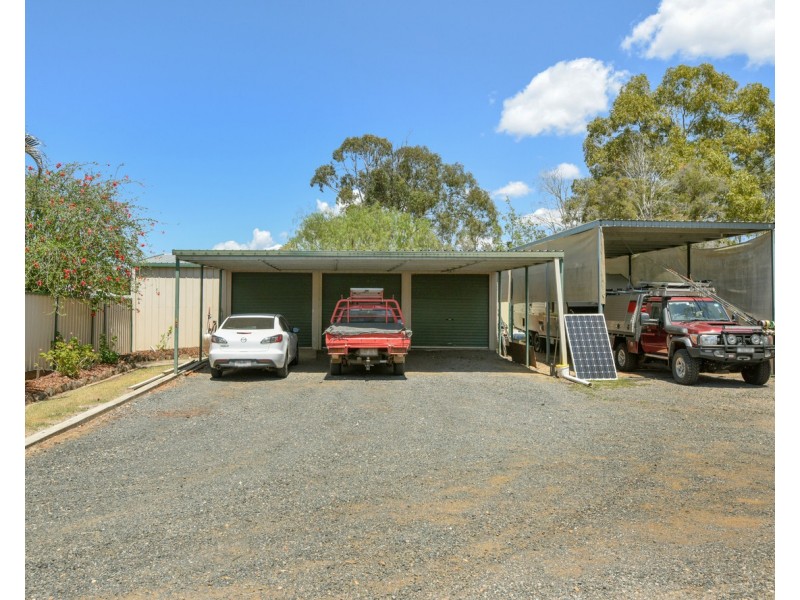 8 Rutherford Road, Withcott QLD 4352