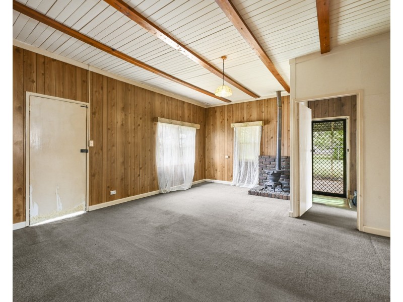 17 Esmond Street, Rockville QLD 4350