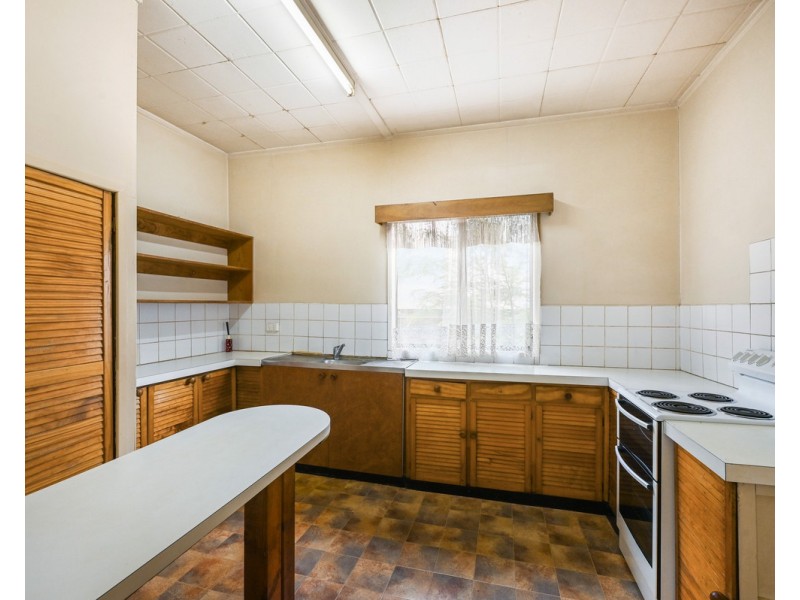 17 Esmond Street, Rockville QLD 4350