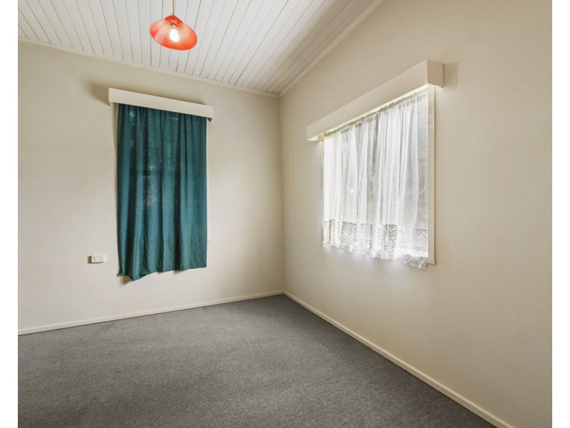 17 Esmond Street, Rockville QLD 4350