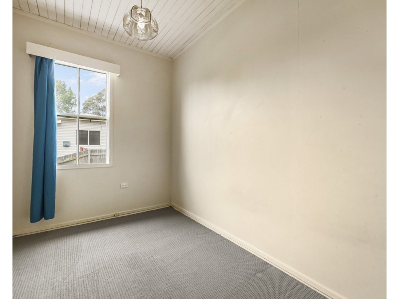 17 Esmond Street, Rockville QLD 4350