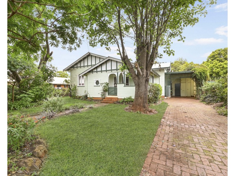 6 Cathro Street, Rockville QLD 4350