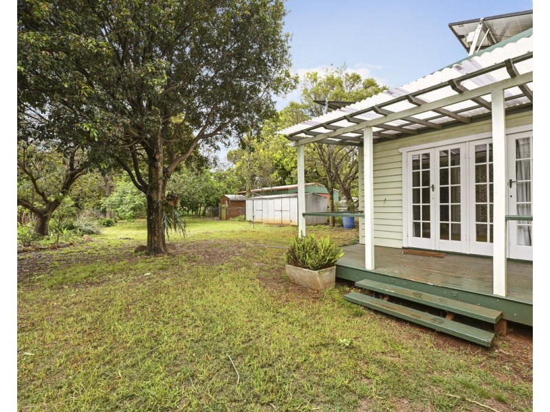 6 Cathro Street, Rockville QLD 4350