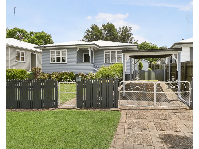 27 Rhyde Street, Mount Lofty QLD 4350