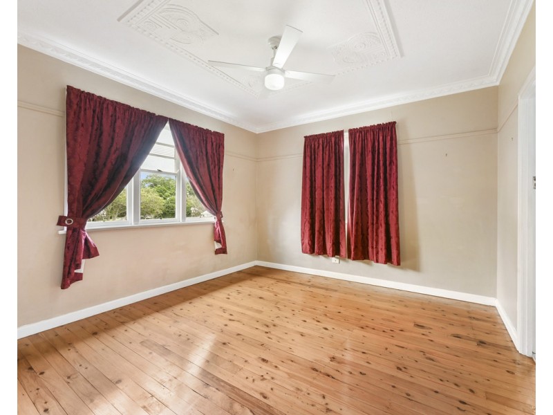 27 Rhyde Street, Mount Lofty QLD 4350