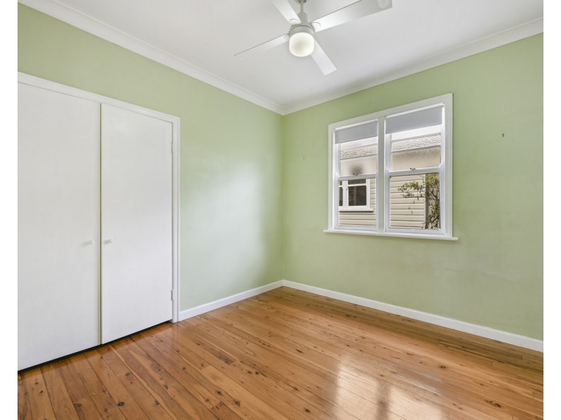 27 Rhyde Street, Mount Lofty QLD 4350