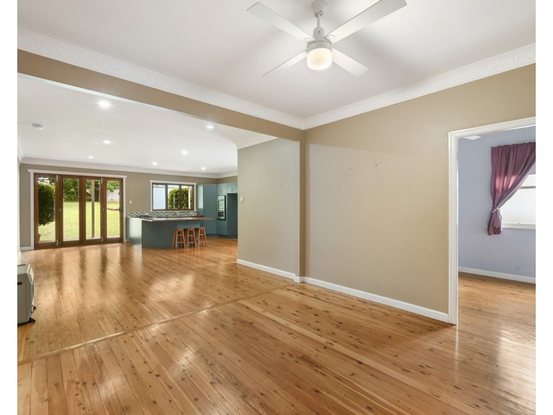 27 Rhyde Street, Mount Lofty QLD 4350