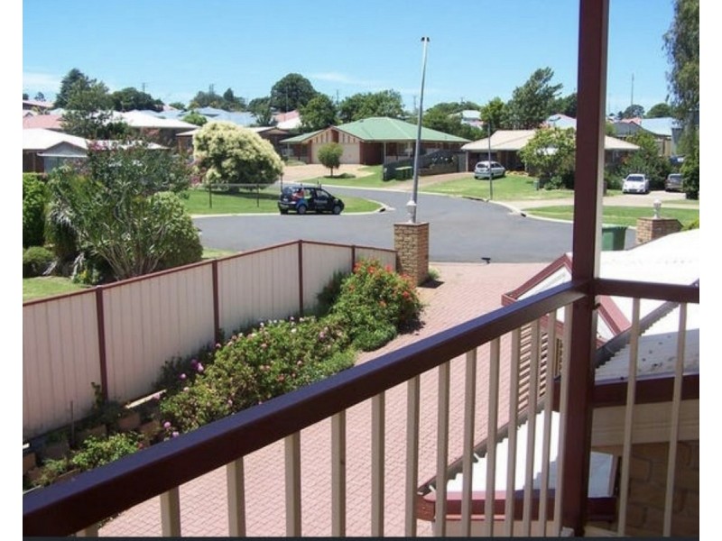 2/17 Beer Court, Kearneys Spring QLD 4350