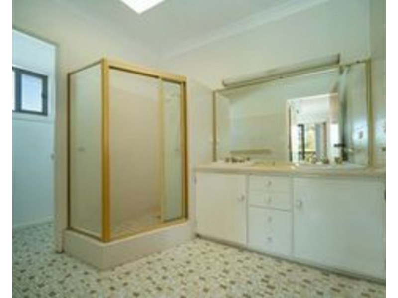 16 Dorge Street, Middle Ridge QLD 4350