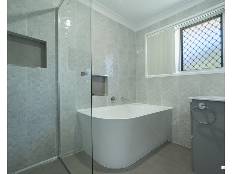 8 Jondaryan Street, Newtown QLD 4350