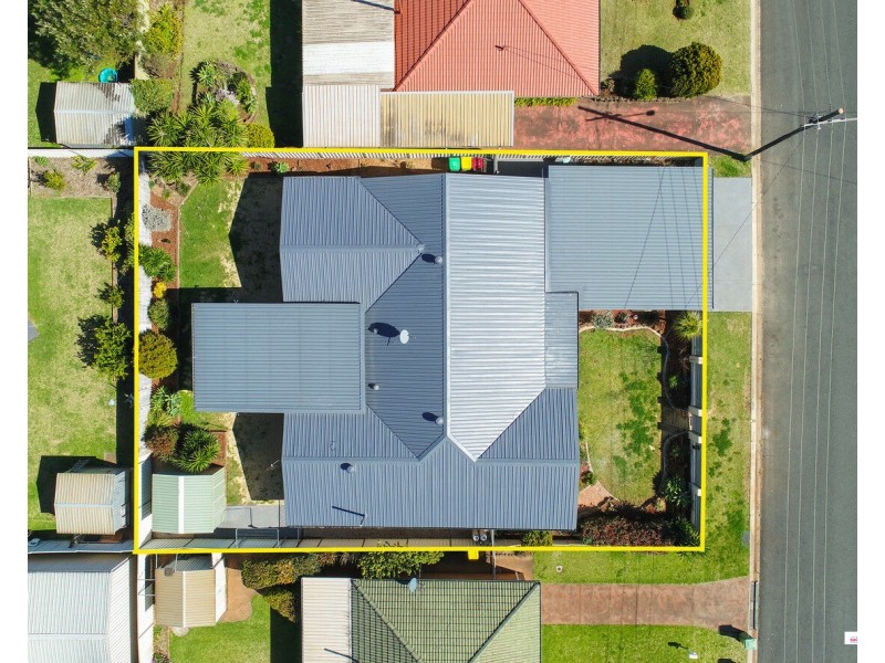 8 Jondaryan Street, Newtown QLD 4350