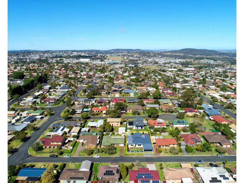 8 Jondaryan Street, Newtown QLD 4350