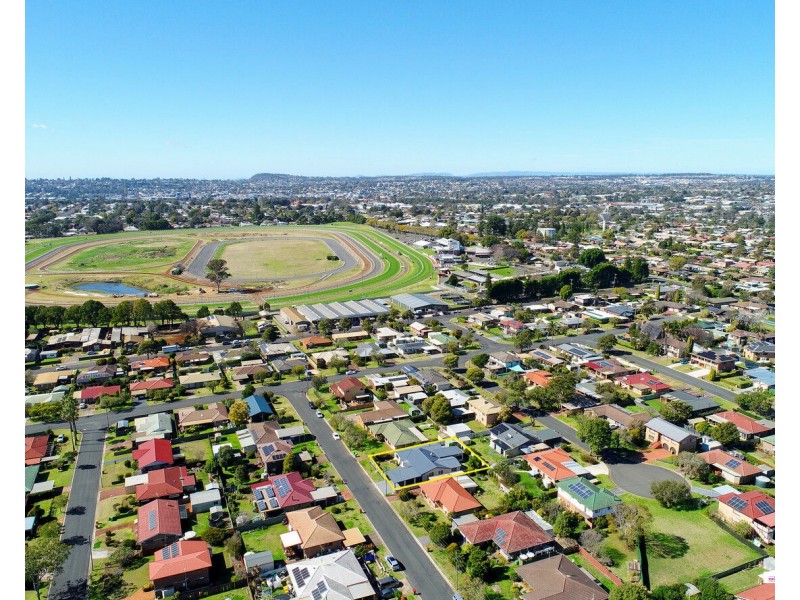 8 Jondaryan Street, Newtown QLD 4350