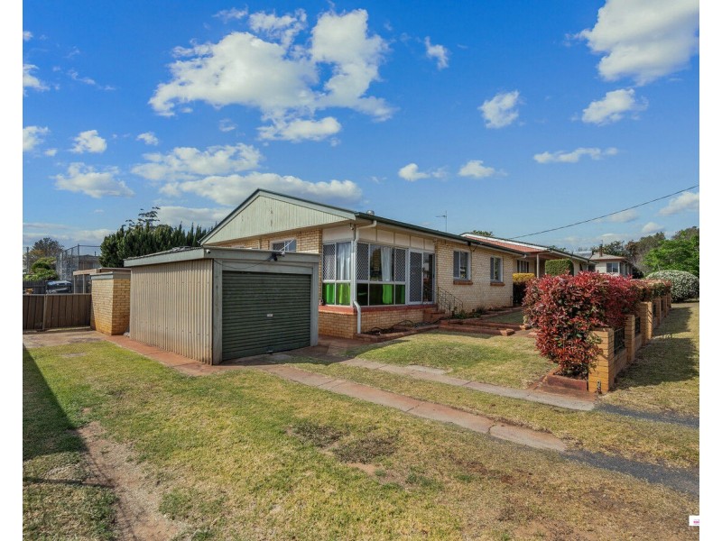 8 Leawarra Street, Wilsonton QLD 4350