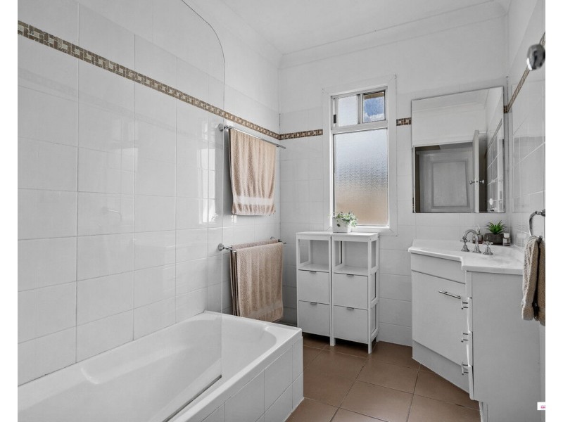 8 Leawarra Street, Wilsonton QLD 4350