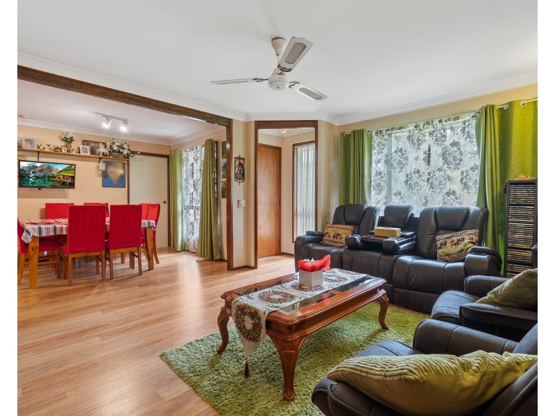 4  Bushland Drive, Regents Park QLD 4118