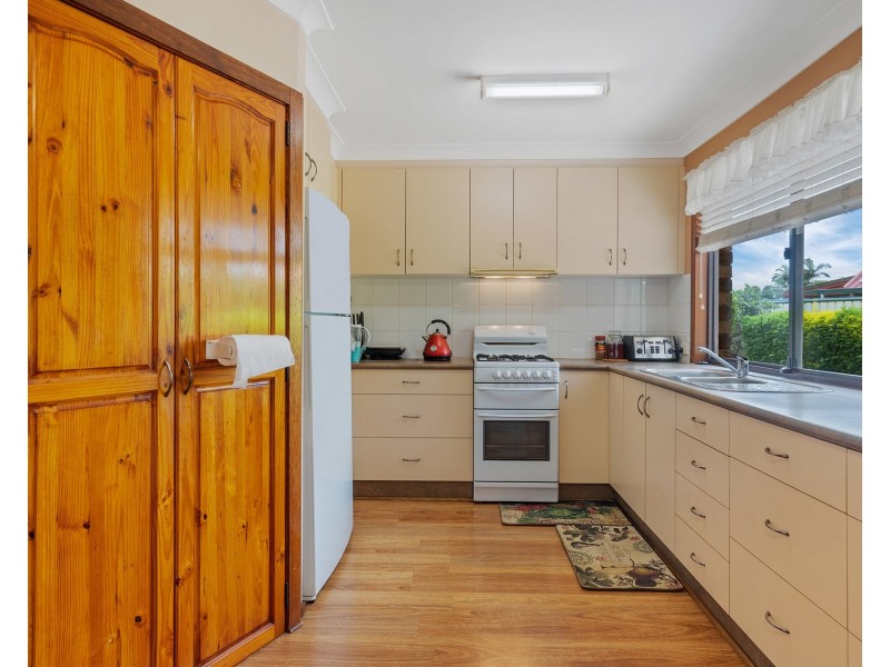 4  Bushland Drive, Regents Park QLD 4118