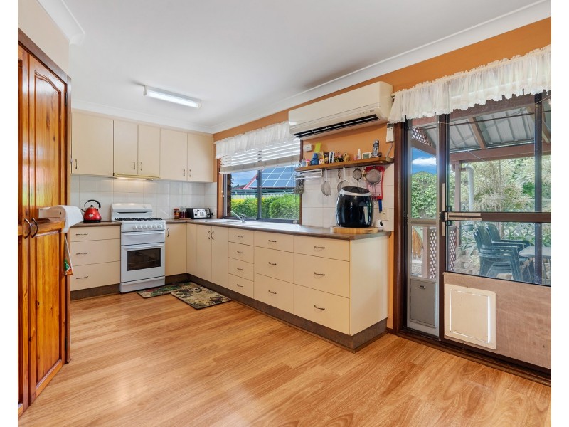 4  Bushland Drive, Regents Park QLD 4118