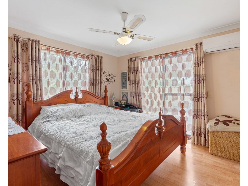 4  Bushland Drive, Regents Park QLD 4118