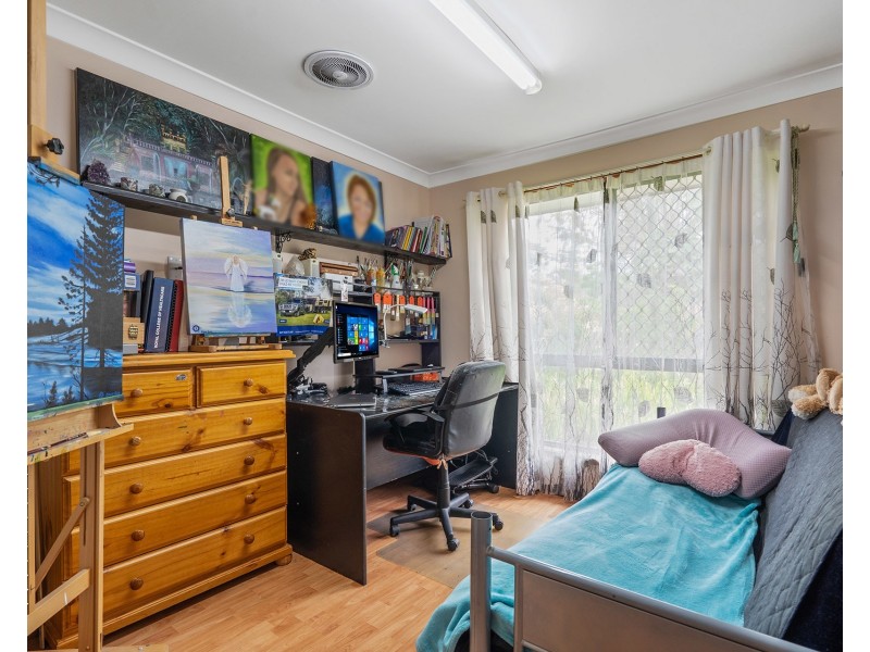 4  Bushland Drive, Regents Park QLD 4118