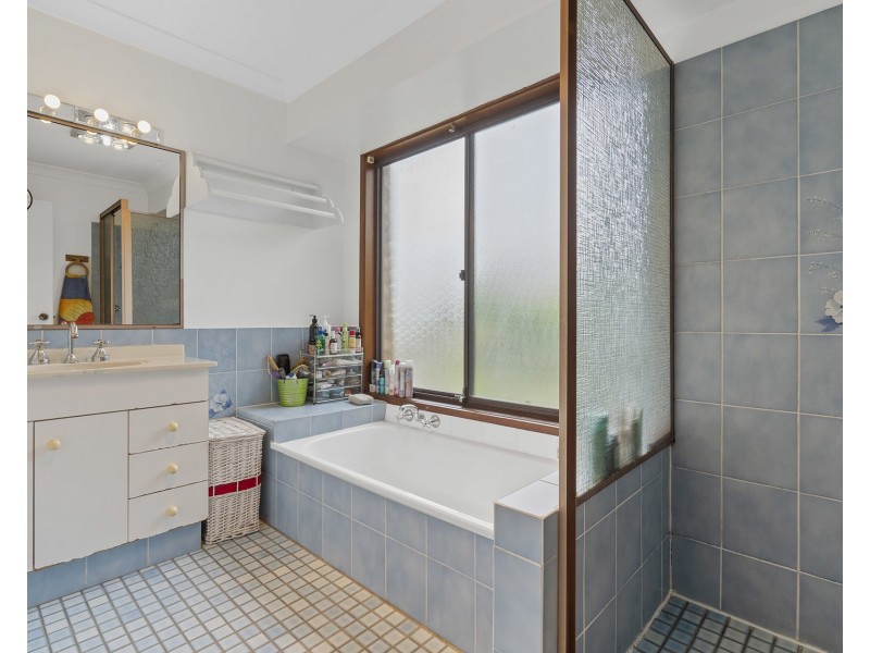 4  Bushland Drive, Regents Park QLD 4118