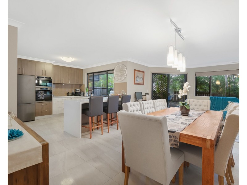 18 Ridgeview Street, Carindale QLD 4152