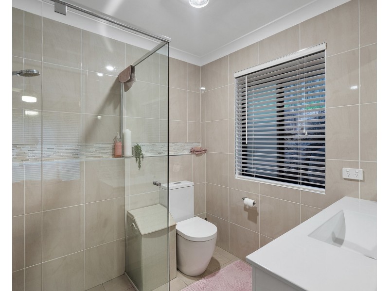 18 Ridgeview Street, Carindale QLD 4152