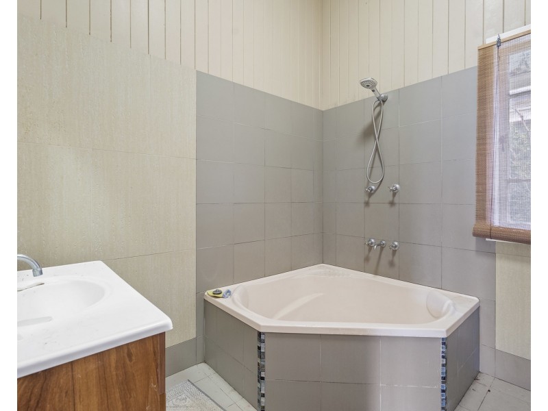 15 Brock Street, Cannon Hill QLD 4170