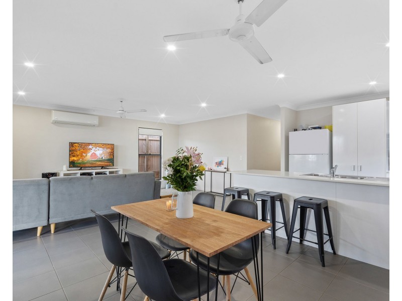 8 Mount Glorious Street, Park Ridge QLD 4125